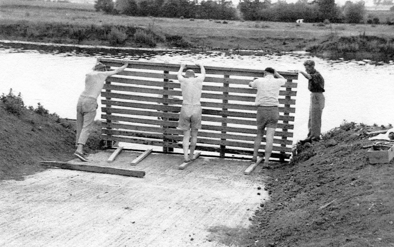 BUILDING THE JETTY.jpg